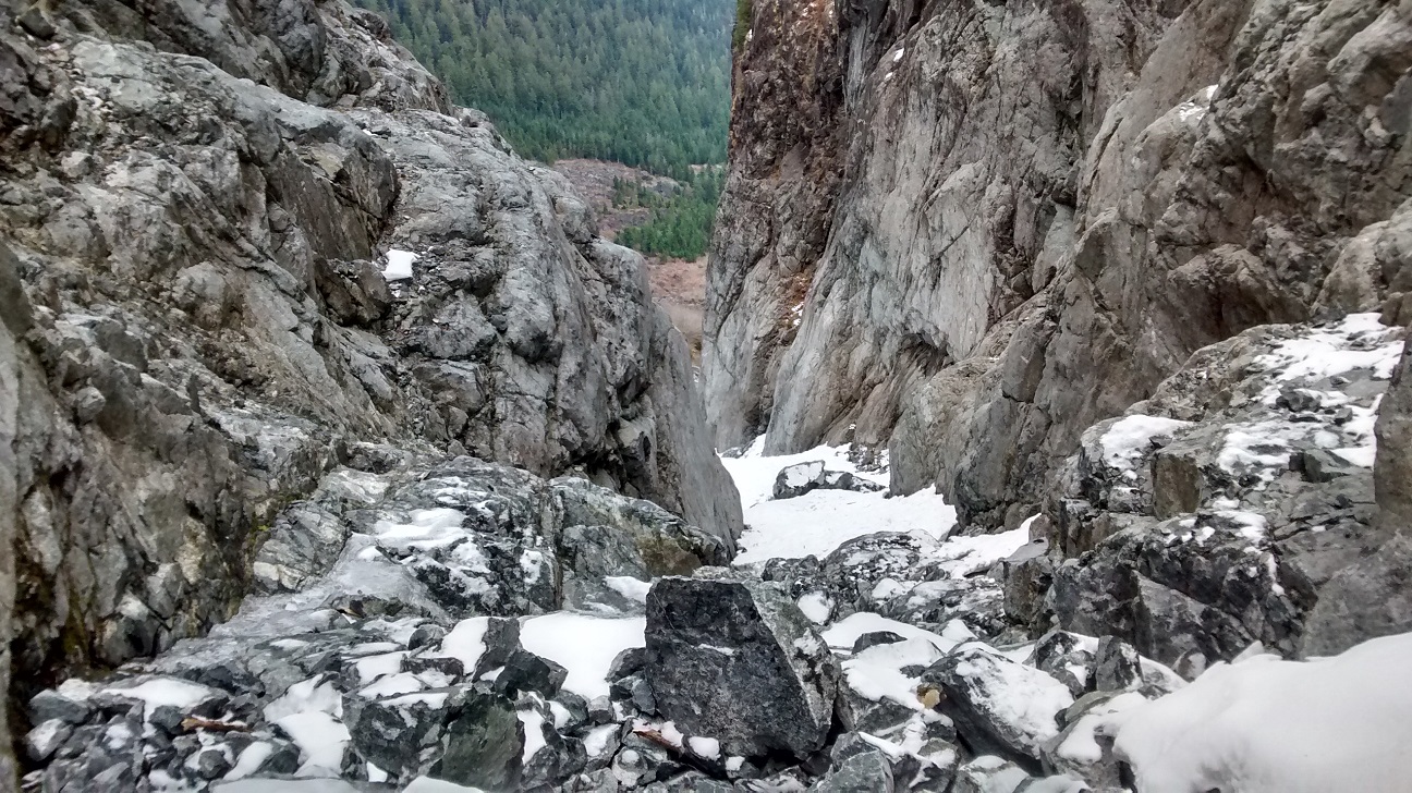 snow and rocks in a colouir